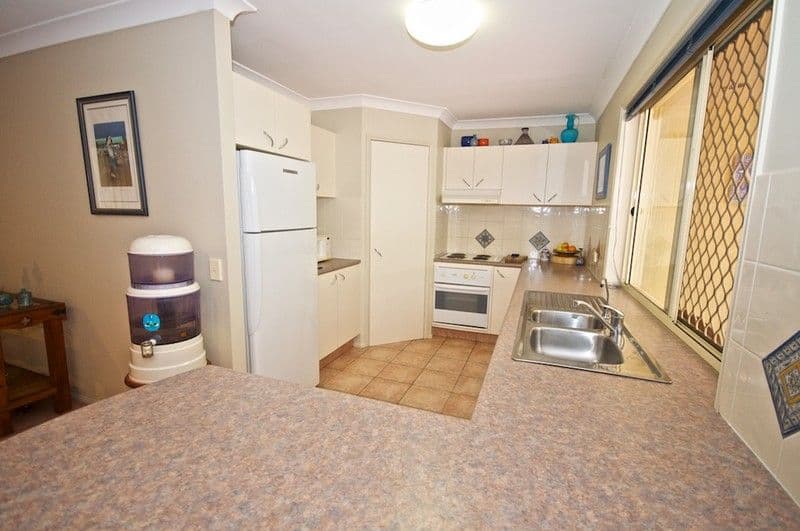 4 Tulipwood Court, ARUNDEL QLD 4214, Arundel - Thumbnail 6