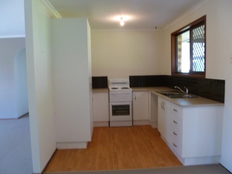 52 Numeralla Avenue, ASHMORE QLD 4214, Ashmore - Thumbnail 3