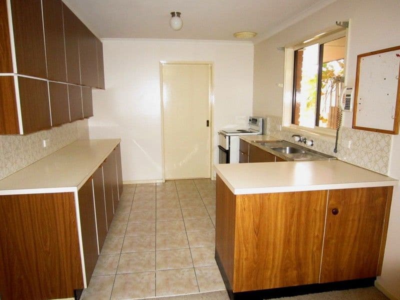 76 Crossen Street, ECHUCA VIC 3564, Echuca - Thumbnail 2