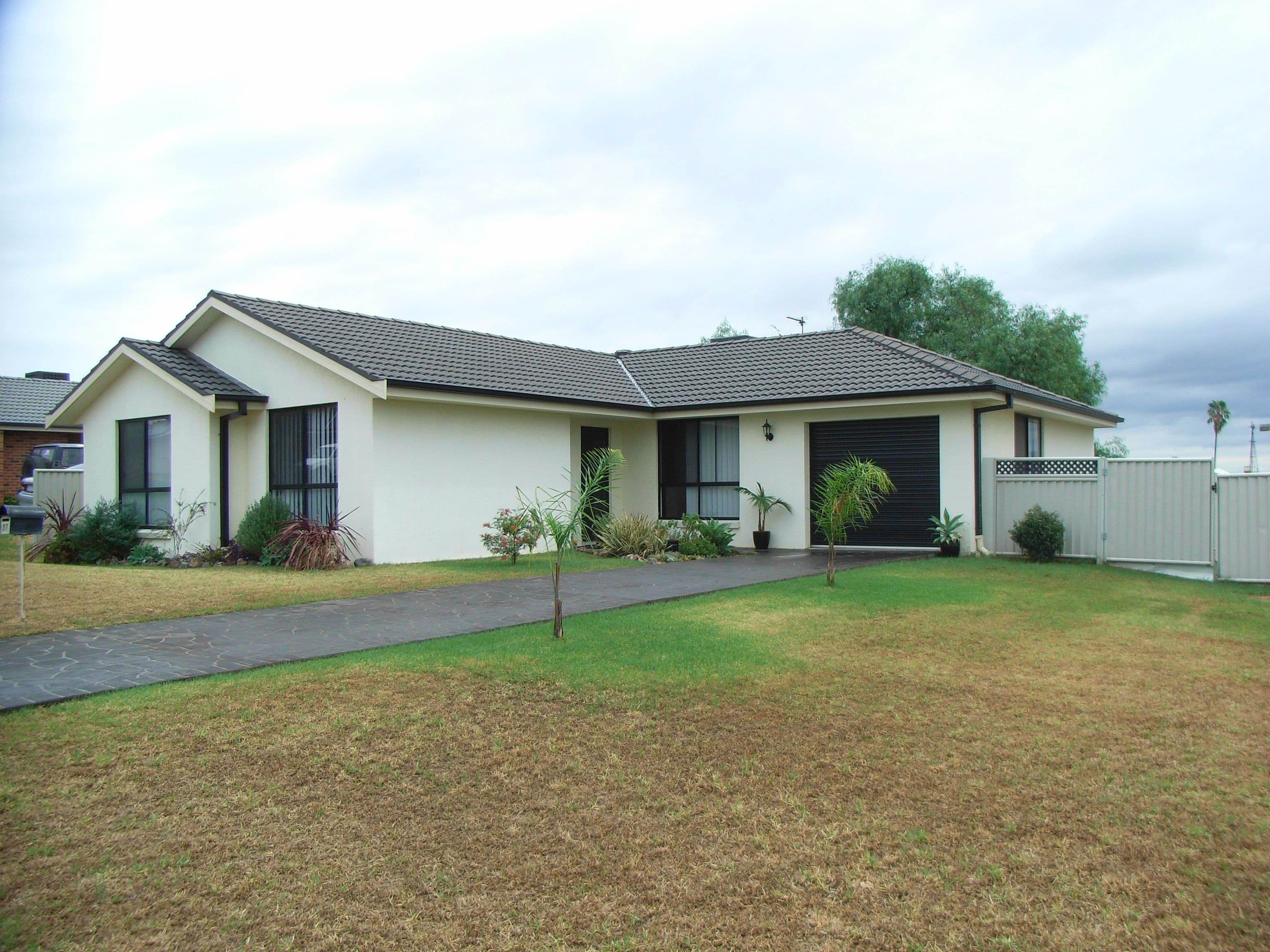 37 Warburton Drive, TAMWORTH NSW 2340, Tamworth - Image 1