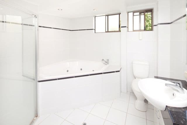 4 'Cascade Lodge' 16 Rosewood Avenue, BROADBEACH QLD 4218, Broadbeach - Thumbnail 6