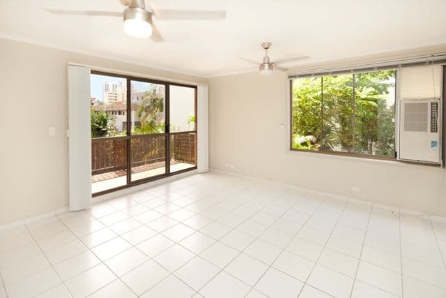 4 'Cascade Lodge' 16 Rosewood Avenue, BROADBEACH QLD 4218, Broadbeach - Thumbnail 3