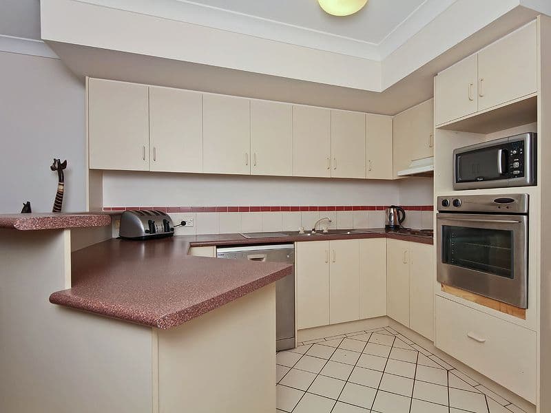 7 Santa Cruz Boulevard, CLEAR ISLAND WATERS QLD 4226, Clear Island Waters - Thumbnail 3