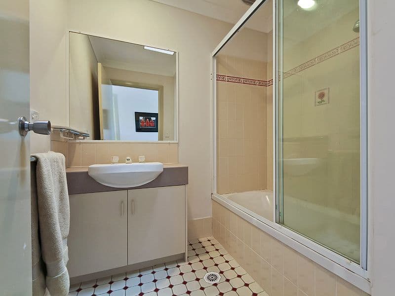 7 Santa Cruz Boulevard, CLEAR ISLAND WATERS QLD 4226, Clear Island Waters - Thumbnail 6