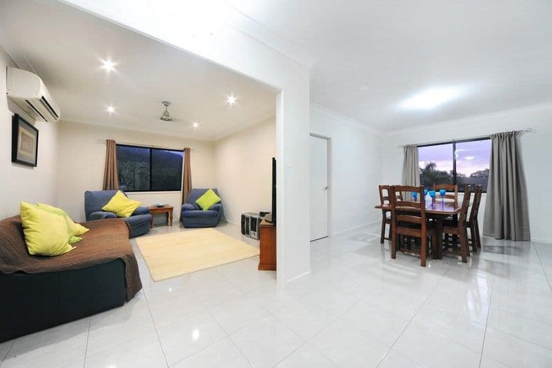 7 Linscot Close, CANNONVALE QLD 4802, Cannonvale - Thumbnail 5