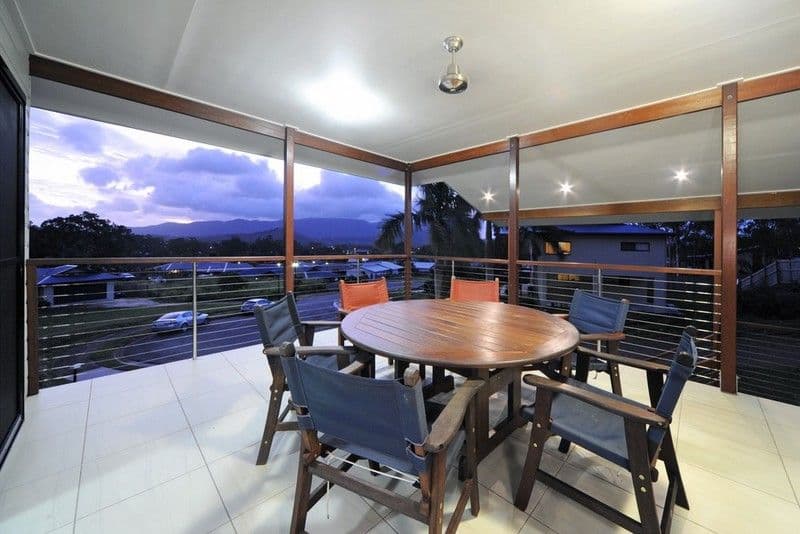 7 Linscot Close, CANNONVALE QLD 4802, Cannonvale - Thumbnail 3