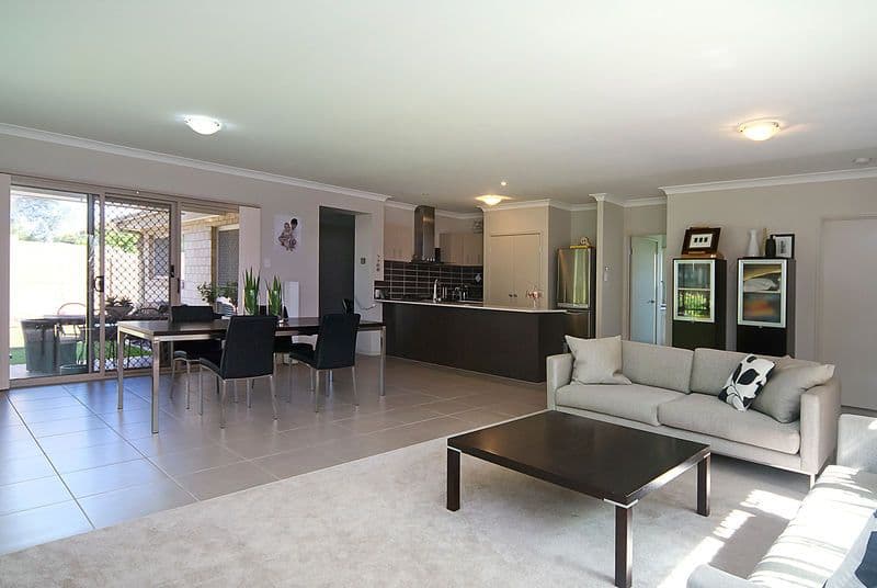 70 Larapinta Circuit, CALAMVALE QLD 4116, Calamvale - Thumbnail 2
