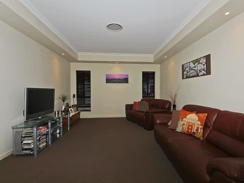 8 Stonecurlew Street, UPPER COOMERA QLD 4209, Upper Coomera - Thumbnail 6