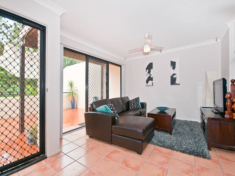 39 Rosewood Street, BARDON QLD 4065, Bardon - Thumbnail 2