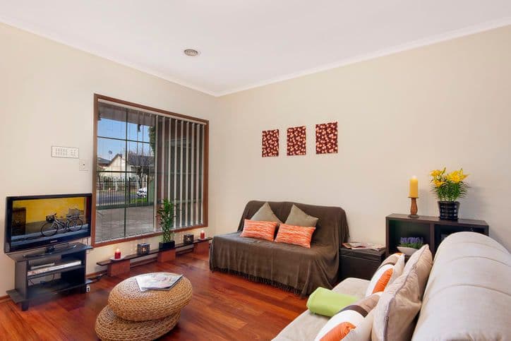 18 Holly Street, PRESTON VIC 3072, Preston - Thumbnail 2