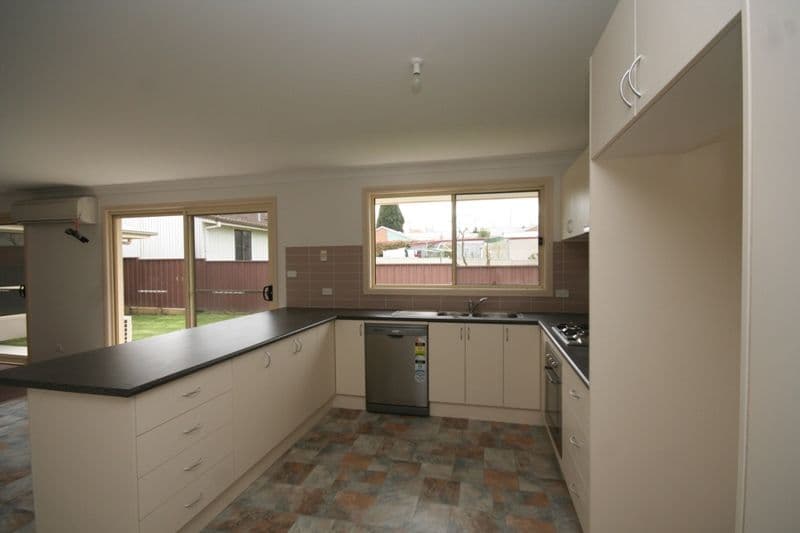 36 Ross Street, OBERON NSW 2787, Oberon - Thumbnail 2