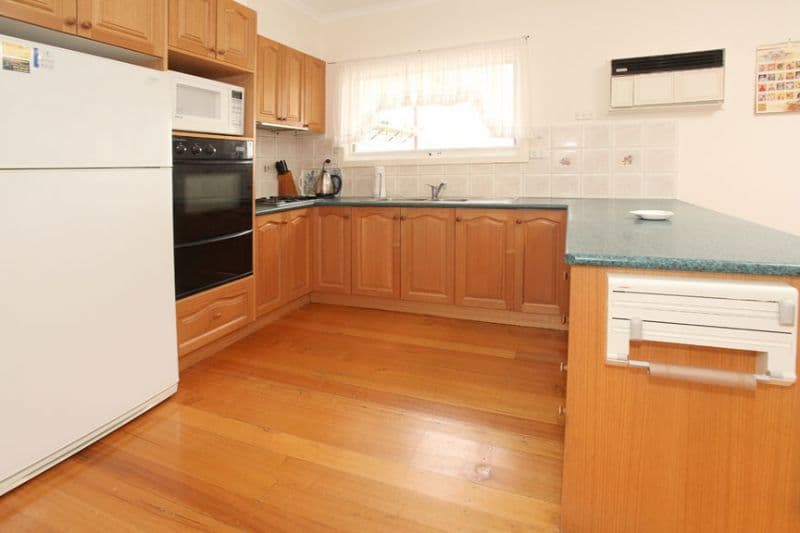 9 Castle Close, GLEN WAVERLEY VIC 3150, Glen Waverley - Thumbnail 2