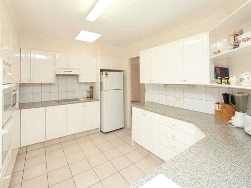 11 Montserrat Court, CLEAR ISLAND WATERS QLD 4226, Clear Island Waters - Thumbnail 7
