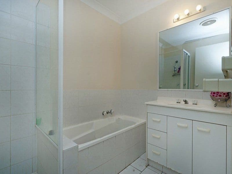 70 Ridgevale Drive, HELENSVALE QLD 4212, Helensvale - Thumbnail 6