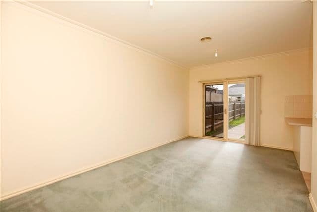 15 Klein Crescent, ROXBURGH PARK VIC 3064, Roxburgh Park - Thumbnail 3