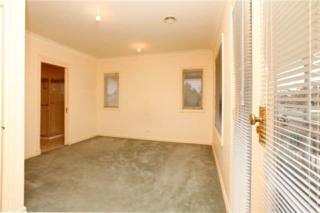 15 Klein Crescent, ROXBURGH PARK VIC 3064, Roxburgh Park - Thumbnail 5