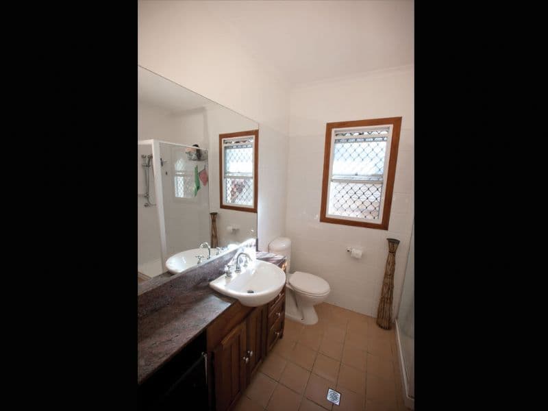 10 Crawford Road, WYNNUM WEST QLD 4178, Wynnum West - Thumbnail 8