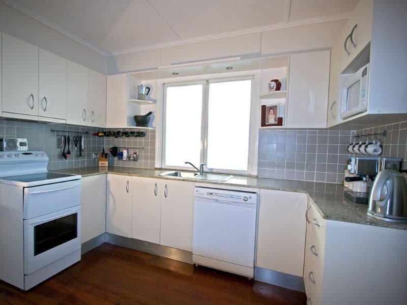 10 Crawford Road, WYNNUM WEST QLD 4178, Wynnum West - Thumbnail 3