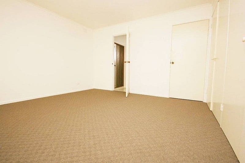 63 Gillespie Road, ST ALBANS VIC 3021, St Albans - Thumbnail 5