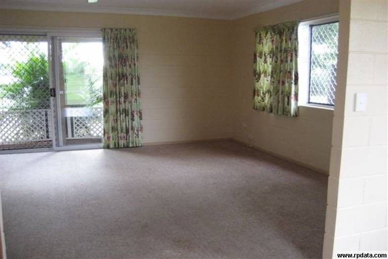 7 Bruce Street, TORQUAY QLD 4655, Torquay - Thumbnail 4