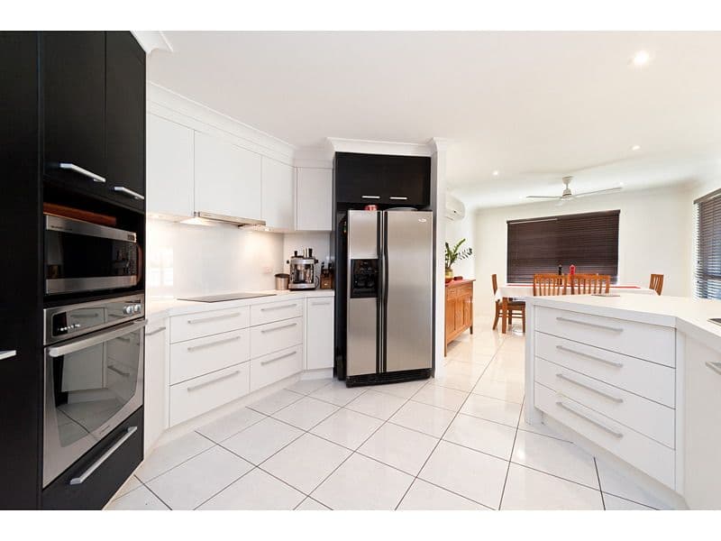 16 Laird Avenue, NORMAN GARDENS QLD 4701, Norman Gardens - Thumbnail 2