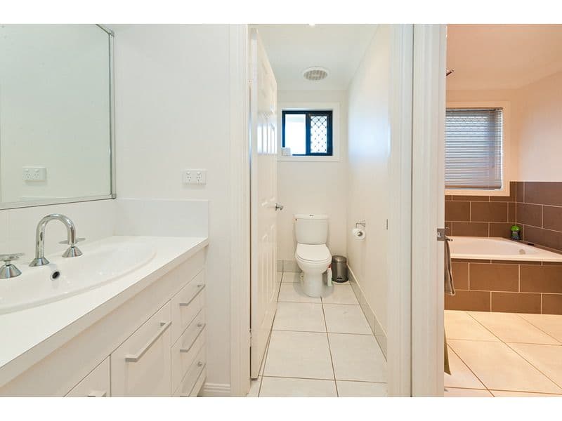 16 Laird Avenue, NORMAN GARDENS QLD 4701, Norman Gardens - Thumbnail 8