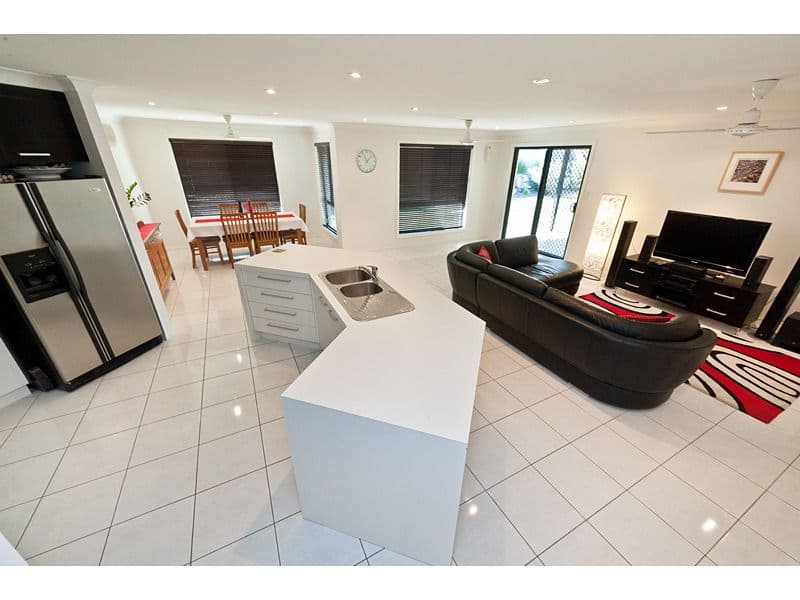 16 Laird Avenue, NORMAN GARDENS QLD 4701, Norman Gardens - Thumbnail 3