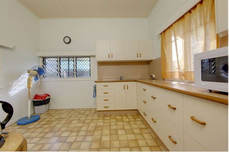 14 Townsville Street, WEST END QLD 4810, West End - Thumbnail 6