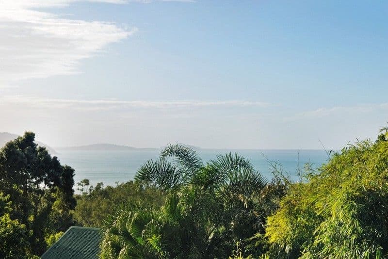 28 Eshelby Drive, CANNONVALE QLD 4802, Cannonvale - Thumbnail 2