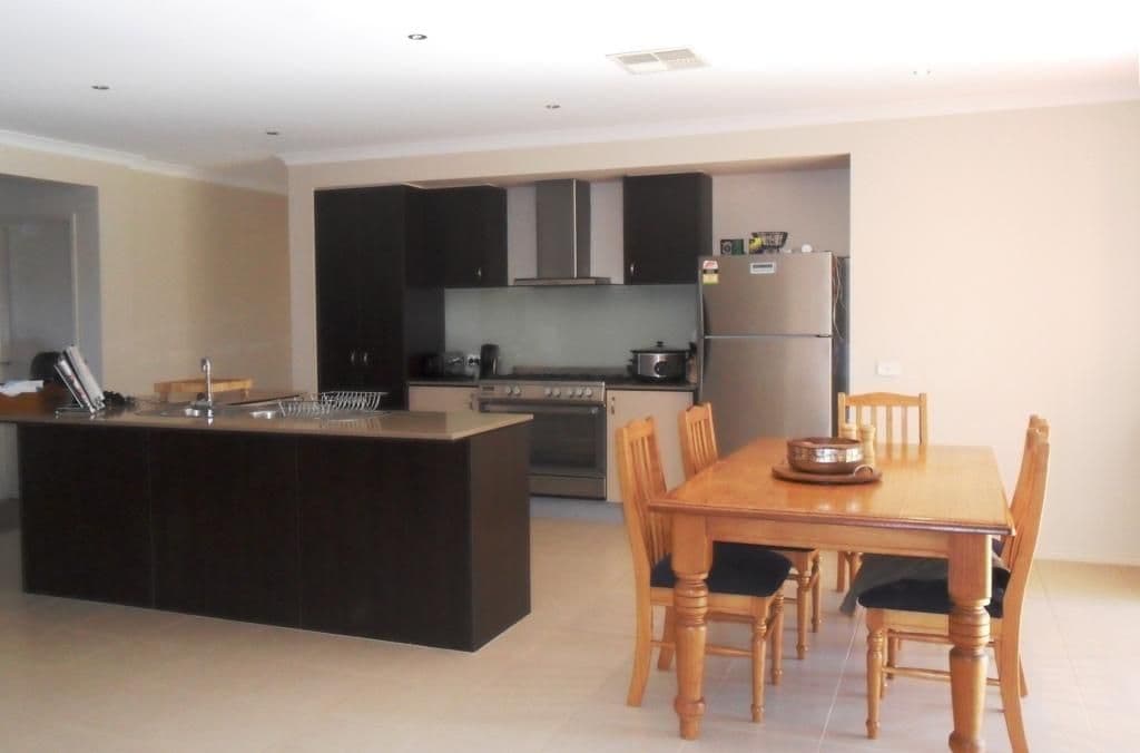 6 Head Court, SEYMOUR VIC 3660, Seymour - Thumbnail 2