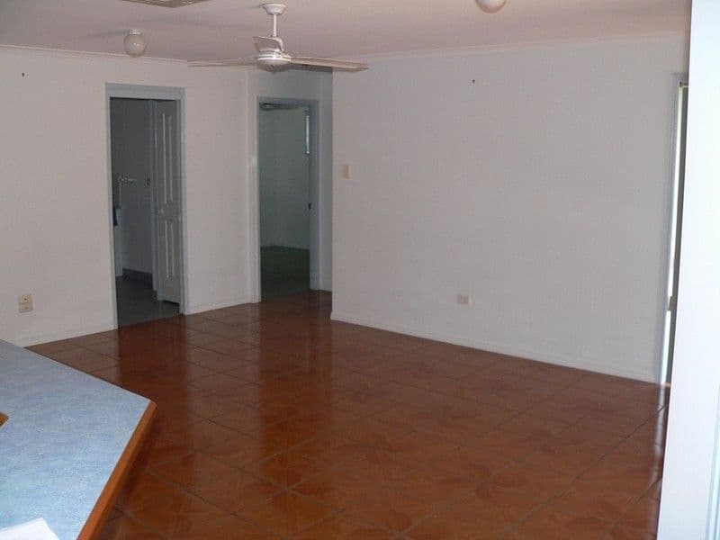 6 Kenneth Court, NEW AUCKLAND QLD 4680, New Auckland - Thumbnail 4