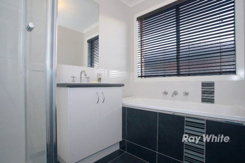 5 Bellbrae Crescent, CRANBOURNE VIC 3977, Cranbourne West - Thumbnail 8