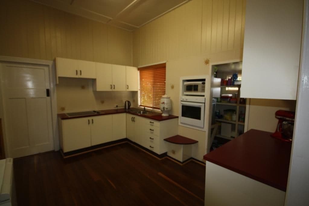 81 Lyons Street, MUNDUBBERA QLD 4626, Mundubbera - Thumbnail 3