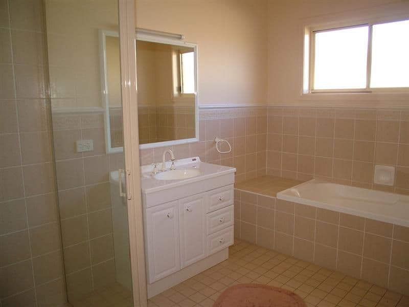28 Eden Park Avenue, DUBBO NSW 2830, Dubbo - Thumbnail 4