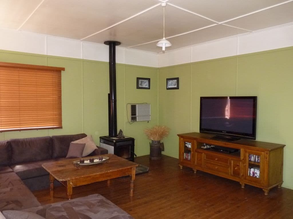 9 McDonald Street, OAKEY QLD 4401, Oakey - Thumbnail 2