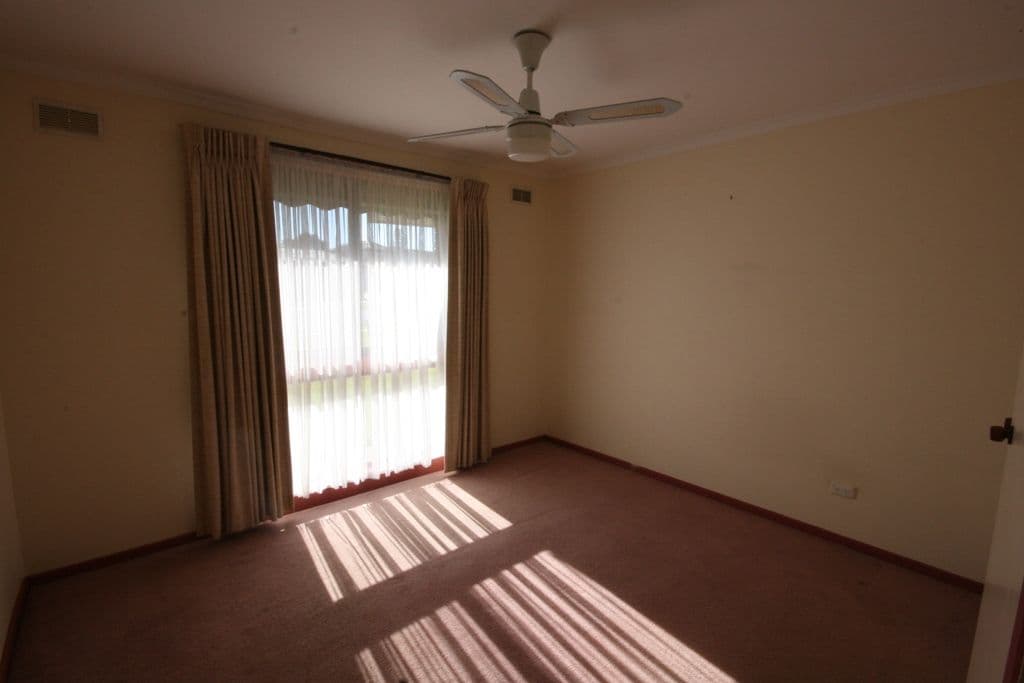 7 Shannon Court, ST ALBANS VIC 3021, St Albans - Thumbnail 4