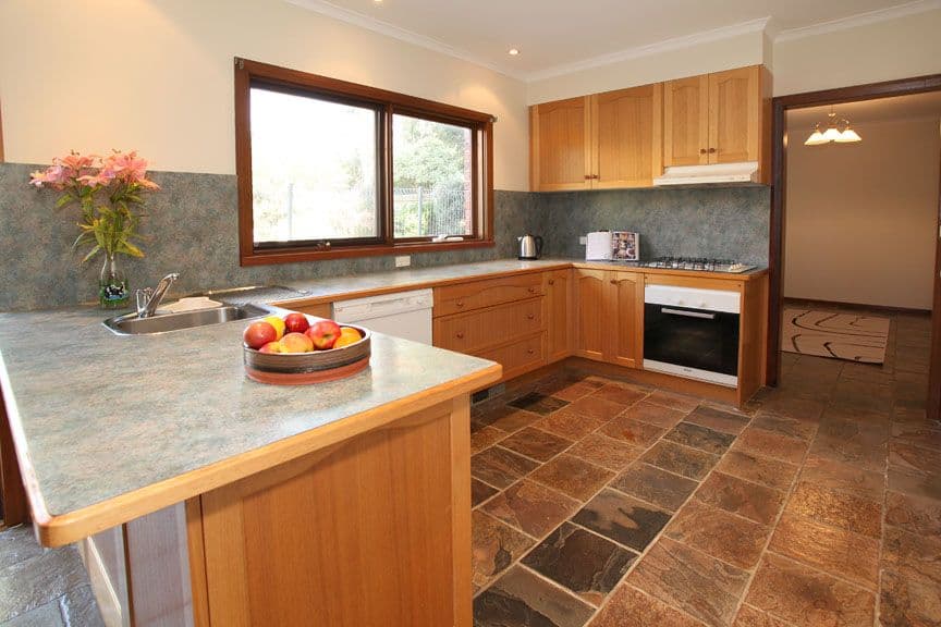 12 Stableford Avenue, GLEN WAVERLEY VIC 3150, Glen Waverley - Thumbnail 2