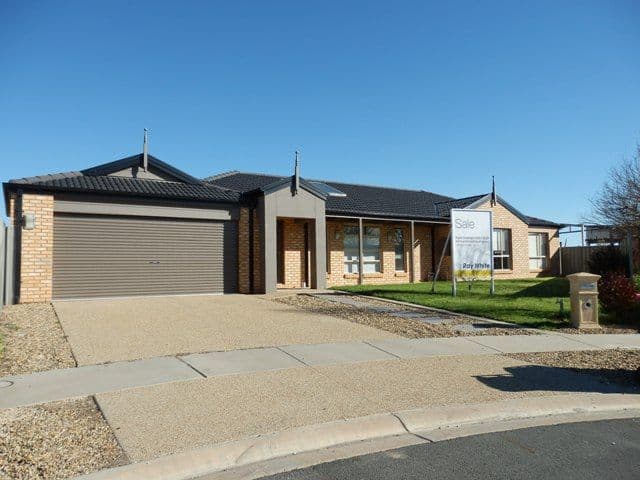 4 Westin Place, ECHUCA VIC 3564, Echuca - Image 1