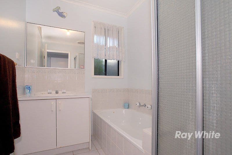12 Lansell Drive, CRANBOURNE VIC 3977, Cranbourne North - Thumbnail 7