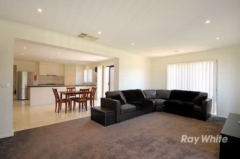 28 Taplan Crescent, CRANBOURNE VIC 3977, Cranbourne West - Thumbnail 4