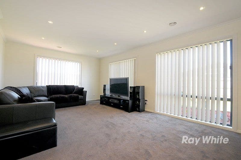 28 Taplan Crescent, CRANBOURNE VIC 3977, Cranbourne West - Thumbnail 5