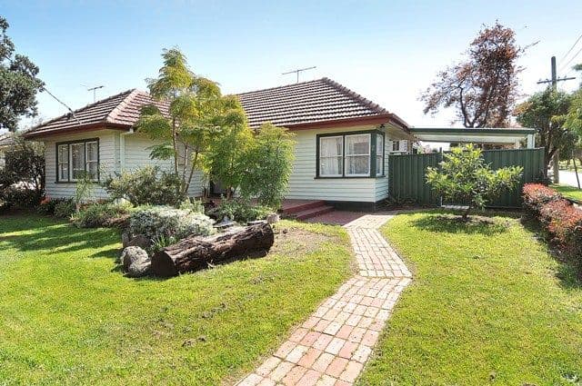 2 Emma Avenue, RESERVOIR VIC 3073, Reservoir - Thumbnail 2