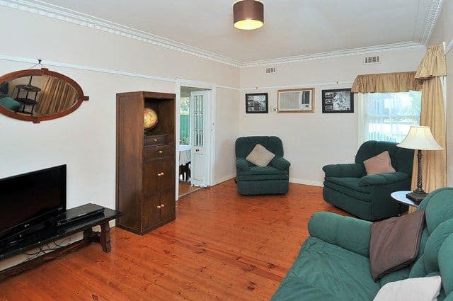 2 Emma Avenue, RESERVOIR VIC 3073, Reservoir - Thumbnail 3