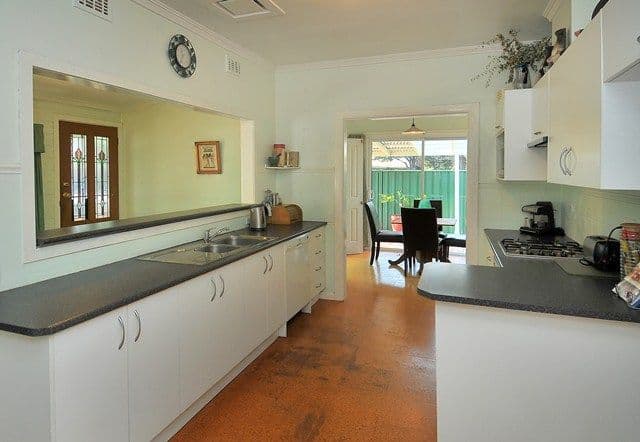 2 Emma Avenue, RESERVOIR VIC 3073, Reservoir - Thumbnail 4