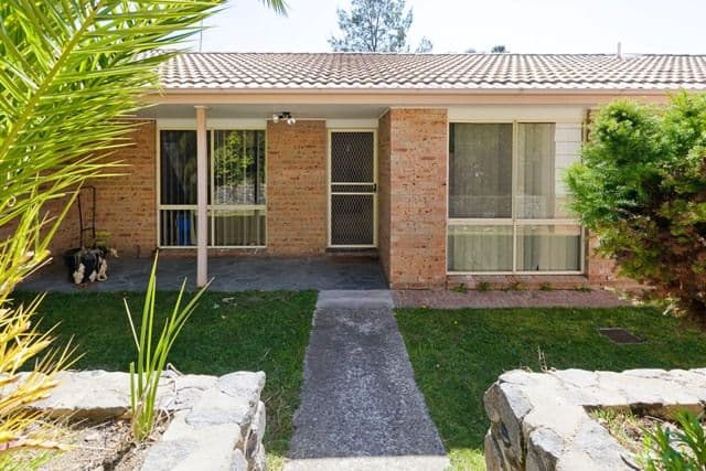 12/26 Burdett Crescent, THEODORE ACT 2905, Theodore - Thumbnail 2