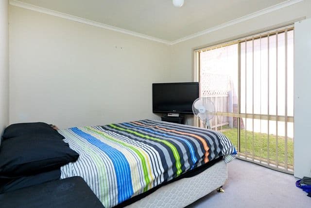 12/26 Burdett Crescent, THEODORE ACT 2905, Theodore - Thumbnail 3