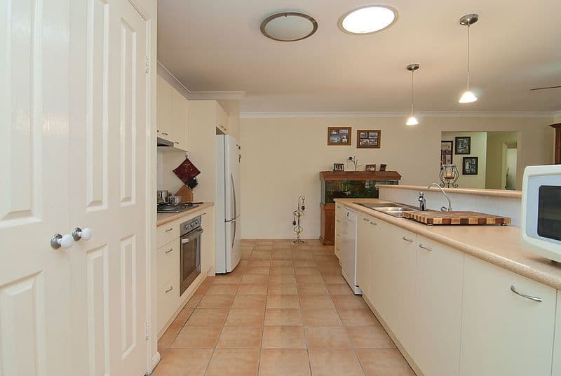 28 Sunflower Crescent, CALAMVALE QLD 4116, Calamvale - Thumbnail 3