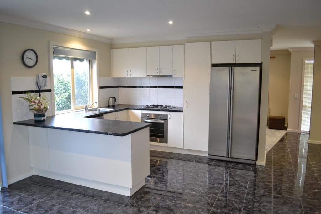 15 Isabella Street, SUNBURY VIC 3429, Sunbury - Thumbnail 2