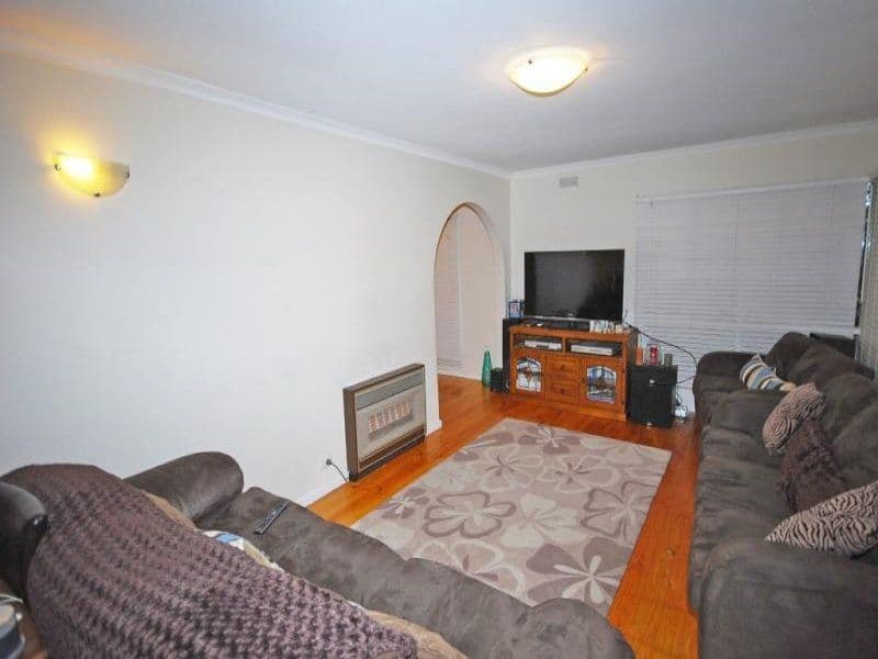 1 Halbert Street, WENDOUREE  Victoria  3355, Australia, Wendouree - Thumbnail 2