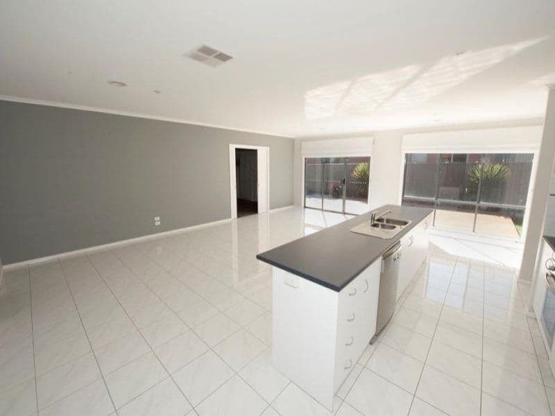 28 Shaftesbury Avenue, DELACOMBE  Victoria  3356, Australia, Delacombe - Thumbnail 2
